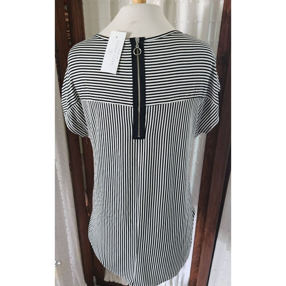 F02 I JOAH black & white stripe knit top w/back zipper detail & short sleeves